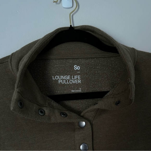 Women’s Green Lounge Pullover - Picture 2 of 5